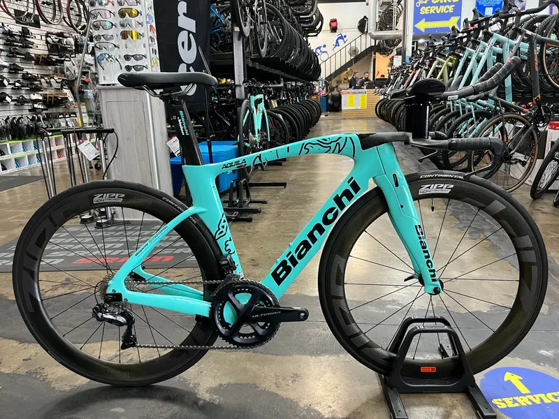 Bianchi Aquila Cv Shimano Ultegra Di2 11 Speed - Zipp 404 Firecrest Wheels - Celeste 1