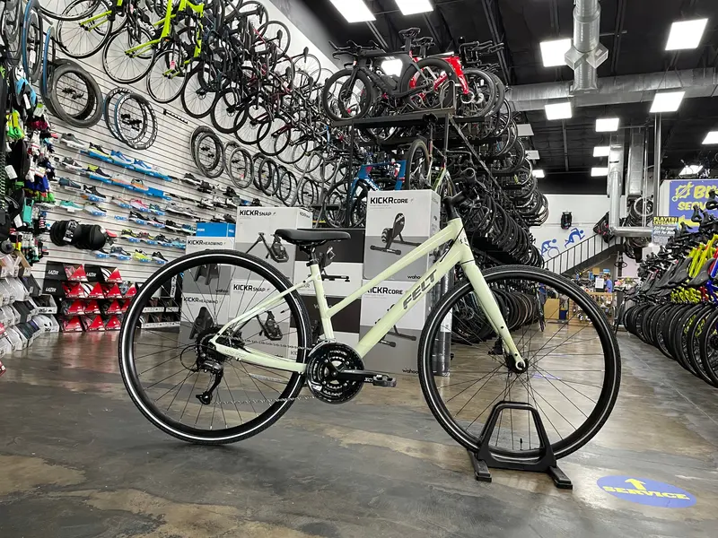 Felt Verza Speed 40 Mid-Step Shimano Altus - Glow Green 1