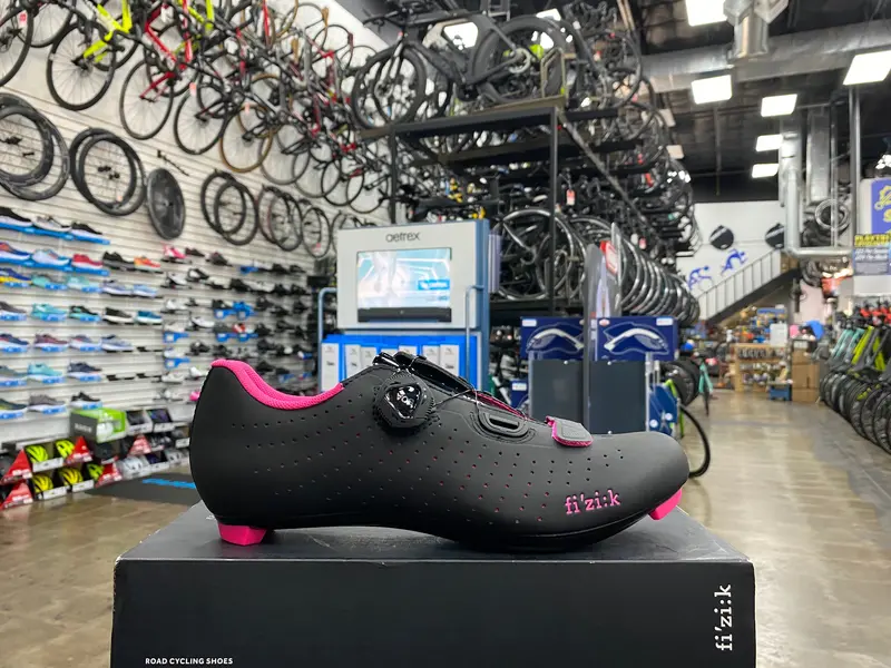 Fizik Women's Tempo Overcurve R5 Cycling Shoes (Tpr5ocmi1) Black/Pink Fluo 1
