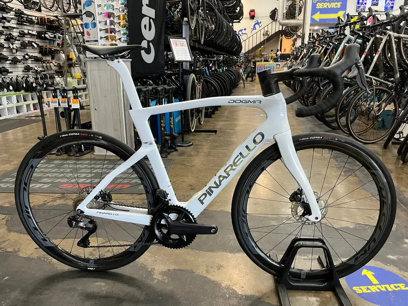 Pinarello Dogma F Disc Shimano Ultegra Di2 12 Speed - Fulcrum Racing Wind 40 1