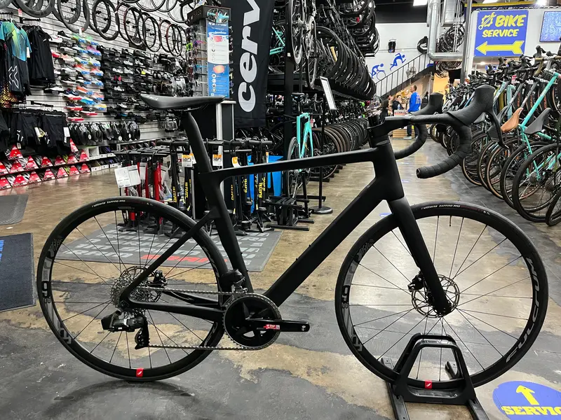 Playtri Carbon Disc Bike Sram Rival Axs 1