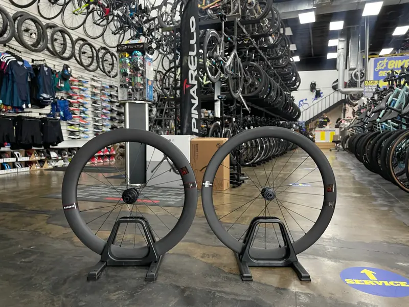 Reserve 52/63 Aero Disc Tubeless Carbon Wheelset 1