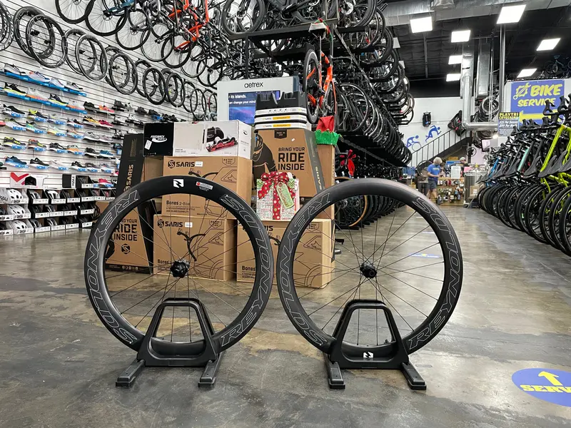 Reynolds Ar58 Disc Carbon Clincher Tubeless Wheelset - Black/White Outline Vinyl Decal 1