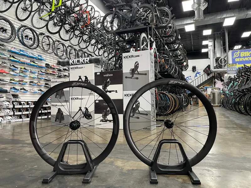 Zipp 303 S Disc Carbon Tubeless Wheelset 1