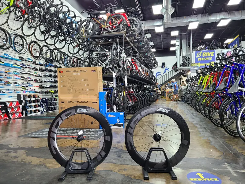 Zipp 808 Firecrest Carbon Tubeless Disc Wheelset 1